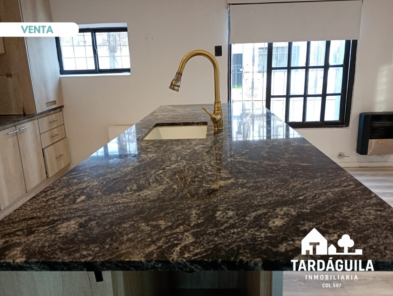 VENDE casa sobre Santiago del Estero y Gobernador Duval