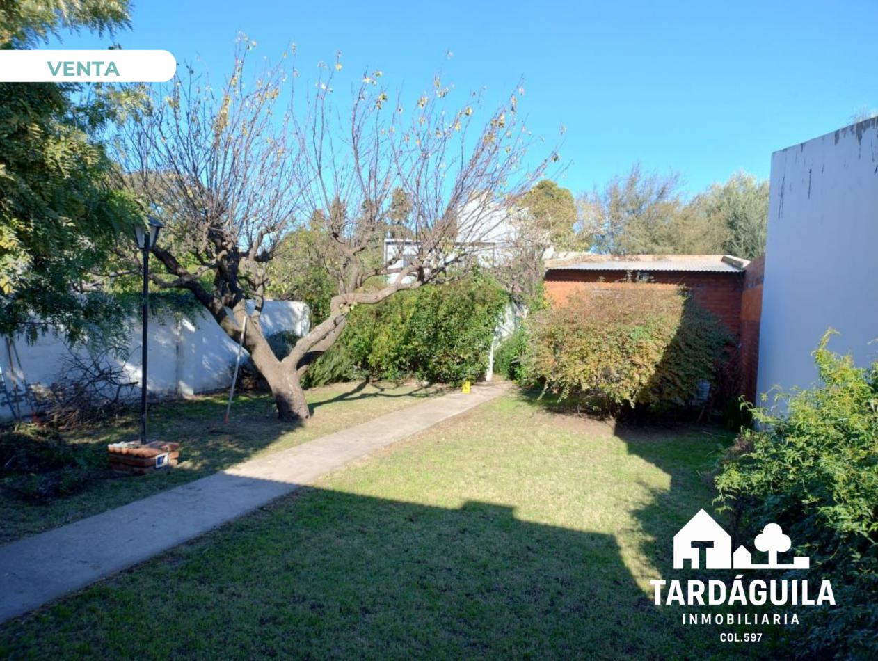 Vende casa sobre Dante Alighieri 