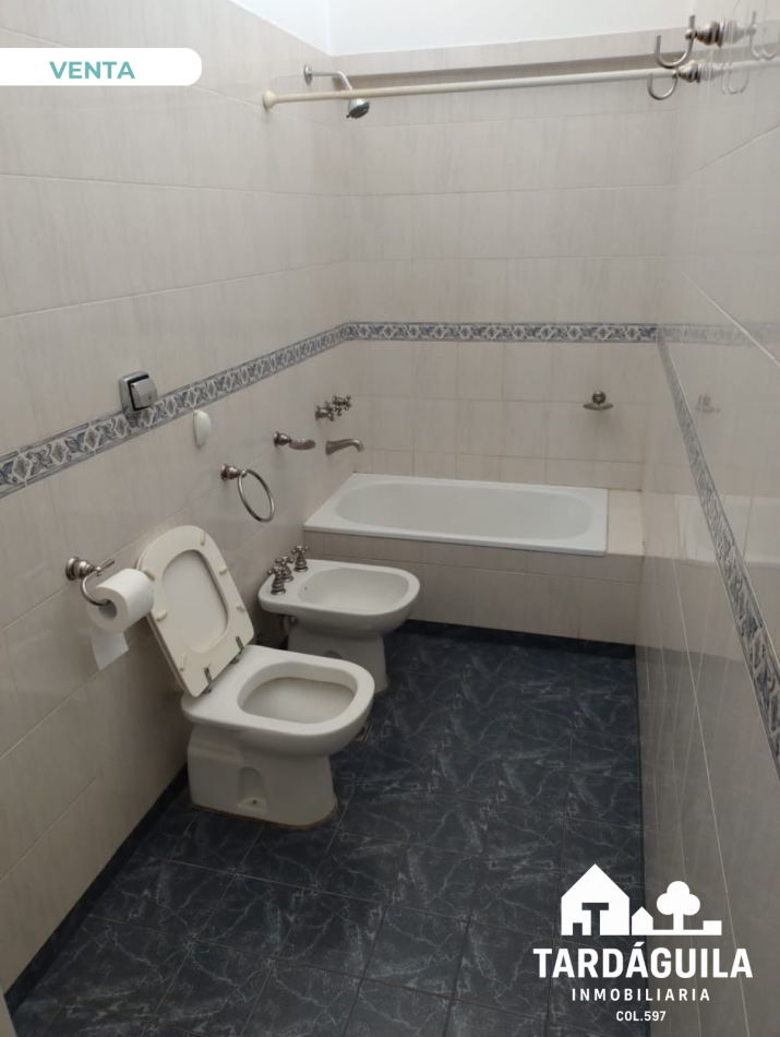 Vende casa sobre Dante Alighieri 