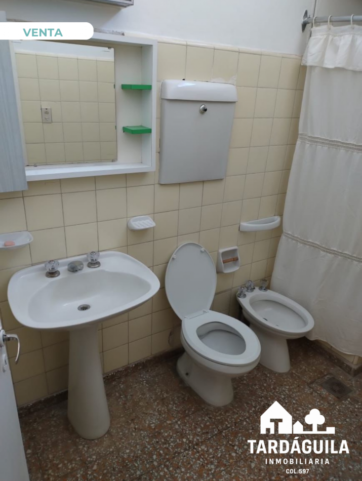 Vende casa sobre Dante Alighieri 